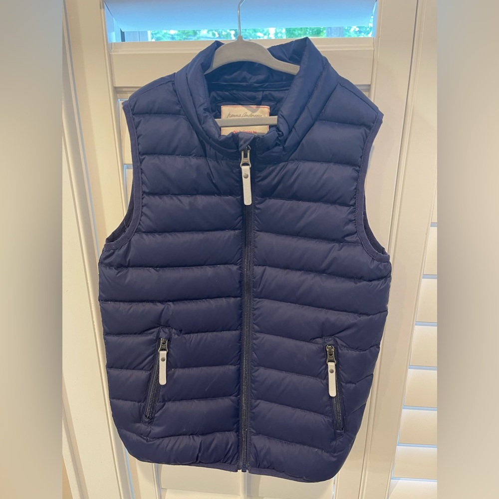 Boys navy vest in perfect condition.  Hanna Andersson size 8.